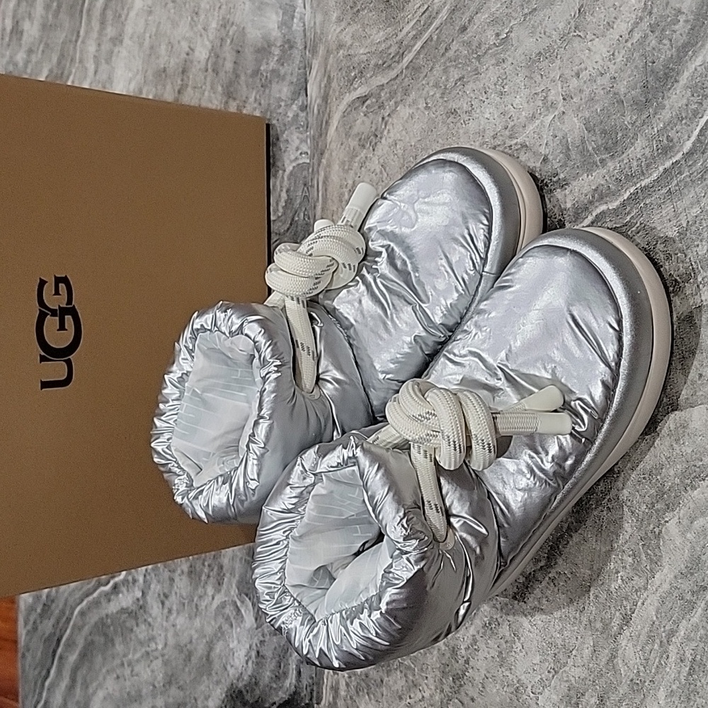 NIB (no lid) Women's size 8 UGG Metallic Puffer Boot